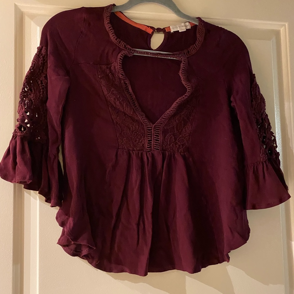 Burgundy half sleeve blouse. size S